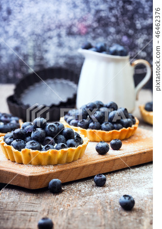 Tartlets with blueberry 46462376