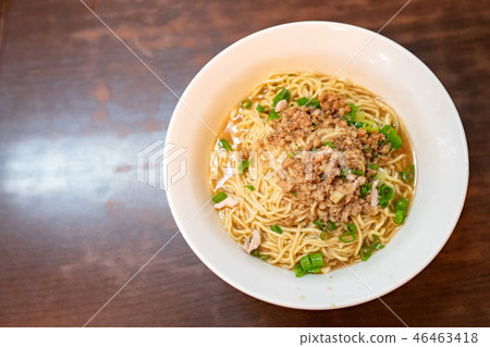 A bowl of dry noodles A bowl of dry noodles 46463418