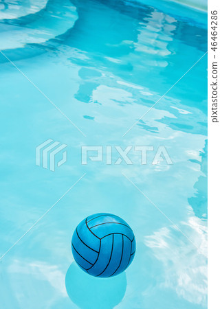 Vertical image of blue ball in blue pool 46464286