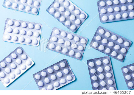 Pile of pills Pile of pills 46465207