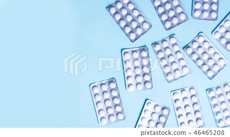 Pile of pills Pile of pills 46465208