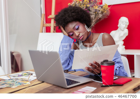 Interior designer with purple eyelids feeling unsatisfied with result 46467700