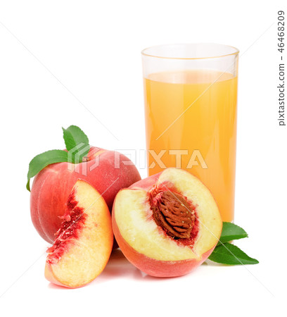 Glass of fruit juice and cut peaches isolated on white background 46468209