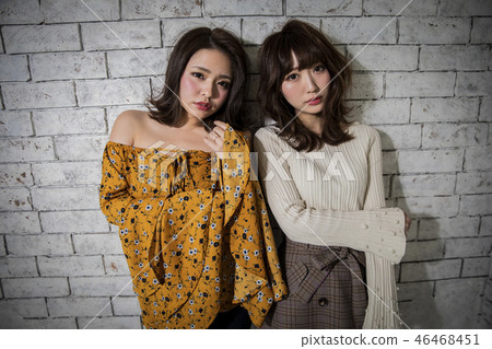 女性肖像兩人髮型 46468451