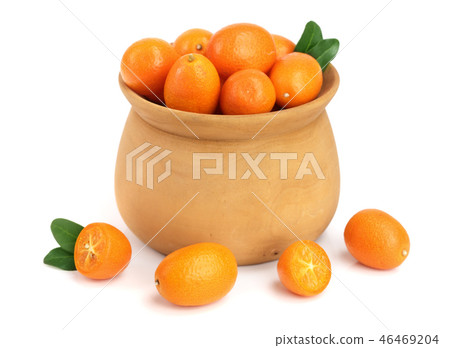 Cumquat or kumquat with leaf in wooden bowl isolated on white background close up 46469204