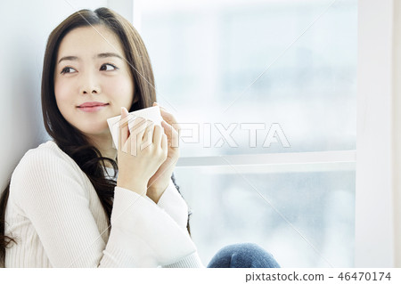年輕的女人 年輕的女人 46470174