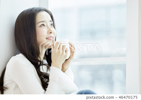 年輕的女人 年輕的女人 46470175