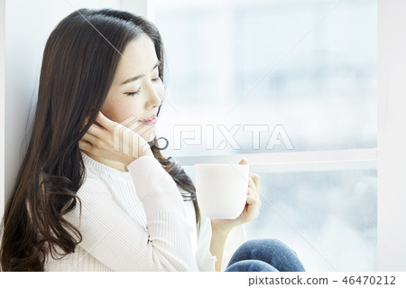 Young woman 46470212