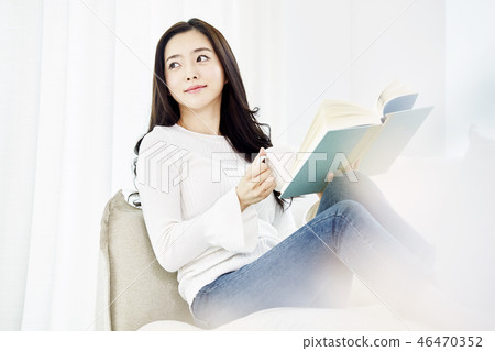 Young woman Young woman 46470352