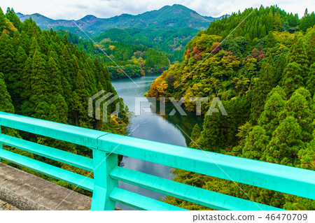Autumn scenery from Oguni-machi Murobaruhashi [Osokuni-cho, Aso-gun, Kumamoto Prefecture] 46470709