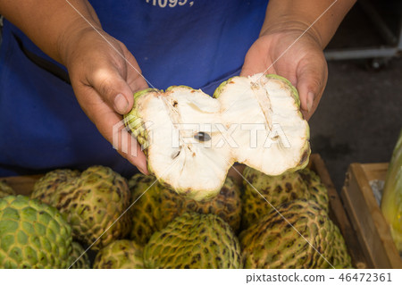 Pile Custard Apple, Sugar-apple, natural Tropical Pile Custard Apple, Sugar-apple, natural Tropical 46472361