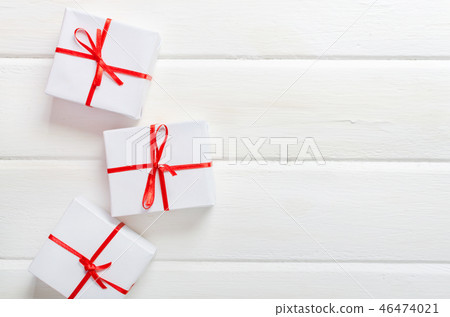 Christmas gift boxes with red ribbons Christmas gift boxes with red ribbons 46474021