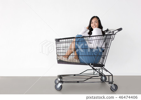 happy asian girl love shopping with trolley  46474406