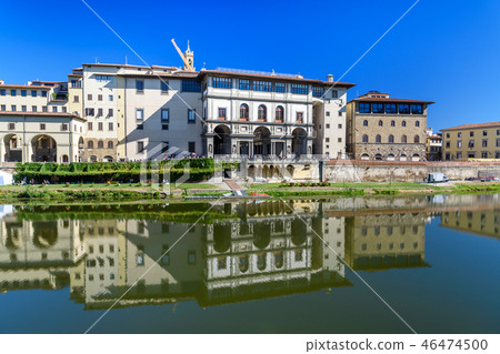 Embankment of Arno River  and Uffizi Gallery 46474500