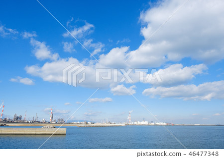 Industrial area and blue sky of Yokkaichi 46477348
