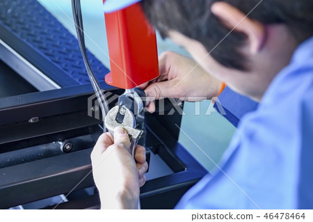 工匠在工廠組裝 46478464