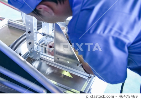 Craftsman assembling in a factory 46478469