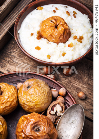 Rice porridge with apples 46478941