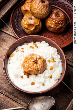 Rice porridge with apples 46478942