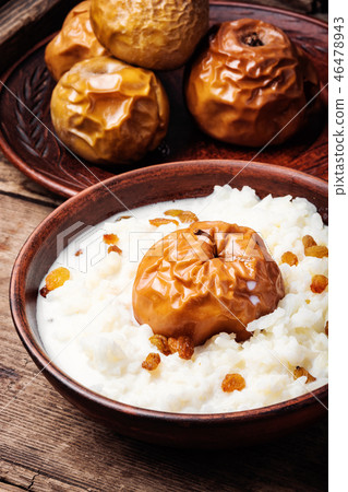 Rice porridge with apples 46478943