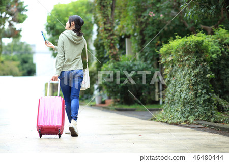 A woman to travel A woman to travel 46480444