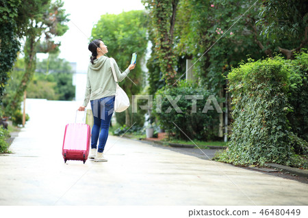 A woman to travel A woman to travel 46480449