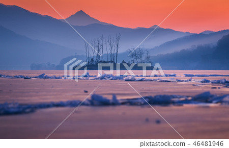 Winter in korea, Island and Ice lake in Dumulmeori Winter in korea, Island and Ice lake in Dumulmeori 46481946