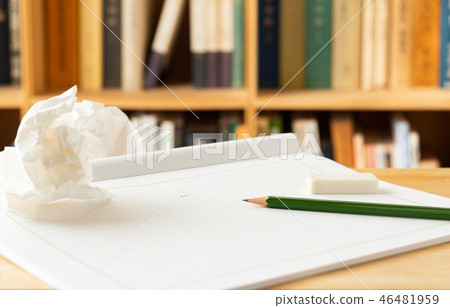 手稿紙書架書寫草稿紙作家 手稿紙書架書寫草稿紙作家 46481959