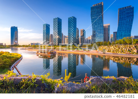 Seoul city with, Central park in Songdo Seoul city with, Central park in Songdo 46482181