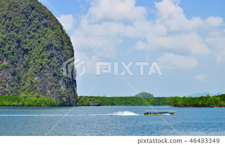 Medium sized boat tour. Medium sized boat tour. 46483349