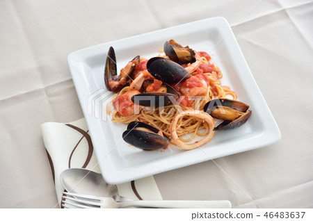 Pescatore, spaghetti with seafood 46483637