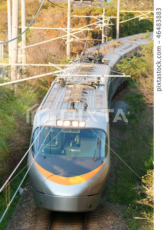 8600 series: Limited express "Shiokaze" + Limited express "Shishizuchi" 46483883