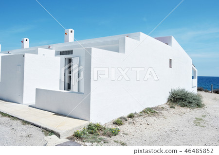 whitewashed houses next to the Mediterranean sea whitewashed houses next to the Mediterranean sea 46485852