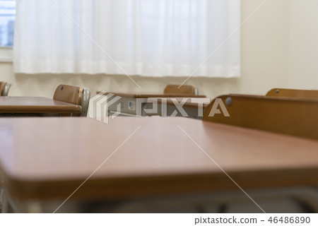 學校教室桌子 46486890