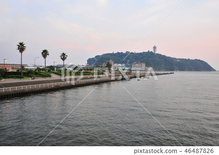 從Katase河口看到的黃昏江之島 從Katase河口看到的黃昏江之島 46487826