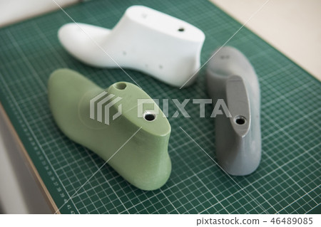 Three plastic last shoe on rubber secondary cut cutting mat, The equipment used for shoe design. Three plastic last shoe on rubber secondary cut cutting mat, The equipment used for shoe design. 46489085