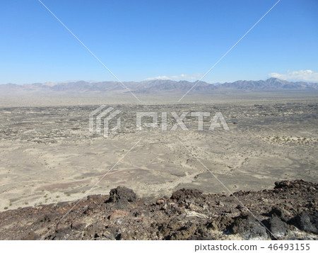 View from the top of the Amboy crater, California USA 46493155