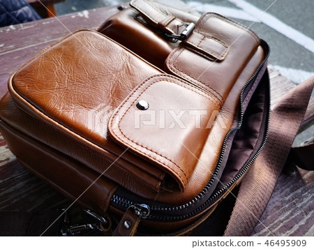 Shoulder bag 46495909