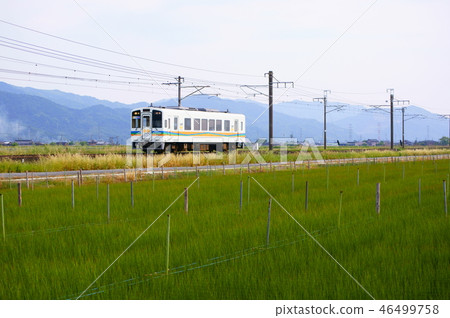 Super easy-going "super intern" direct to the railway, the rapids running along the rush field 46499758