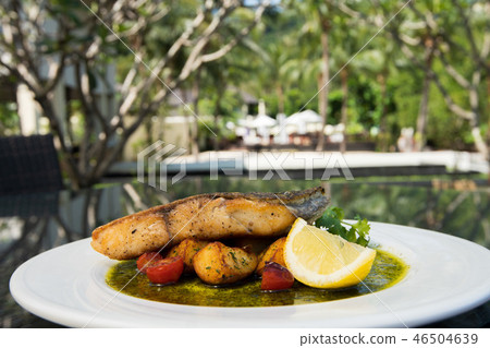 Deep Fried Salmon Seabass fish cut meat with chip 46504639