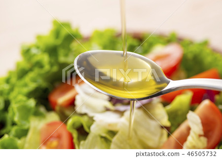 Apply olive oil 46505732