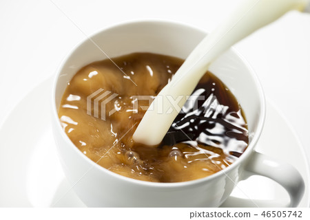 Pour milk into the porridge 46505742