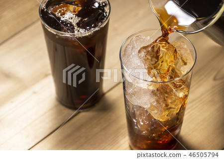 Pour iced coffee Pour iced coffee 46505794