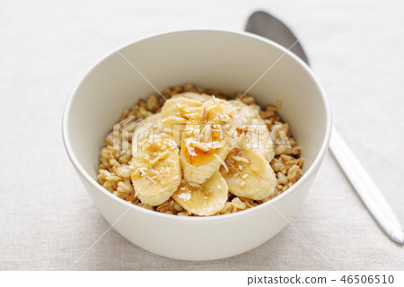 Bowl of oatmeal with sweet banana Bowl of oatmeal with sweet banana 46506510