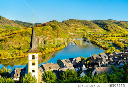 Saint Lawrence Church at the Moselle Bow - Bremm, Germany Saint Lawrence Church at the Moselle Bow - Bremm, Germany 46507653