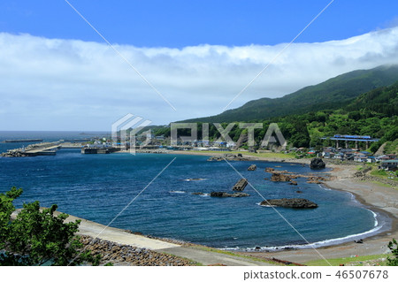 Tourist trains that go along the coast line of Gono Line and summer 46507678