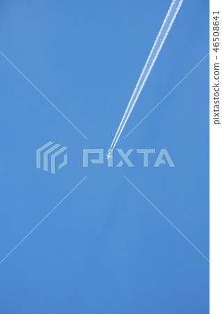 The plane flies in a cloudless sky The plane flies in a cloudless sky 46508641