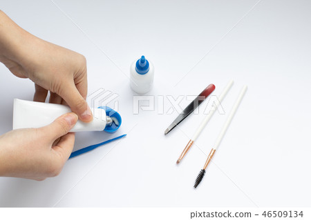 Tools for eyebrow dyeing  46509134