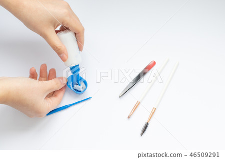 Tools for eyebrow dyeing  46509291