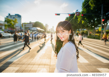 女人女大學生女孩可愛城市浪漫休閒郊遊野餐 46509457